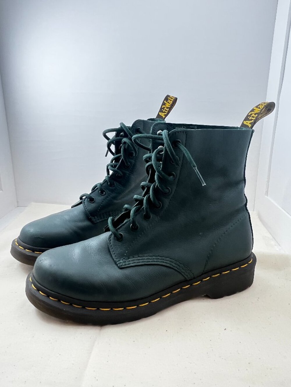 Doc Martens Size 8 US 39  Teal Leather Lace Up Boots EUC  1460 Pascal 8 Eye Boot